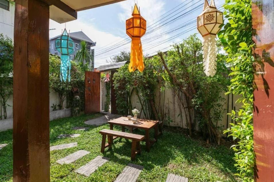 Nearthepark Backpack House Hostel Чиангмай Екстериор снимка