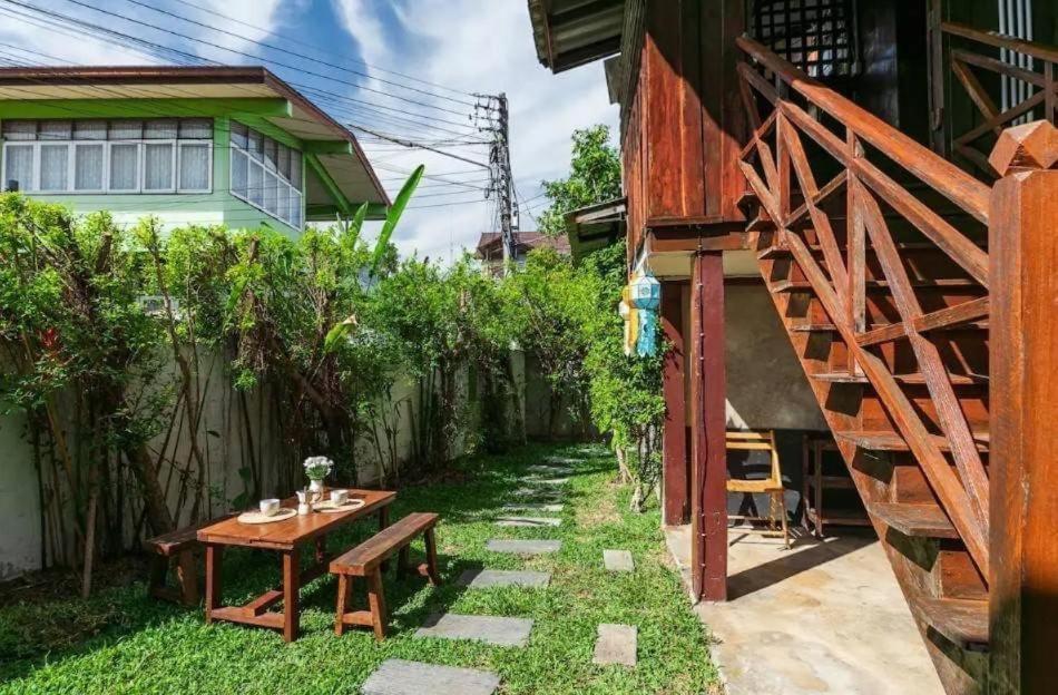Nearthepark Backpack House Hostel Чиангмай Екстериор снимка