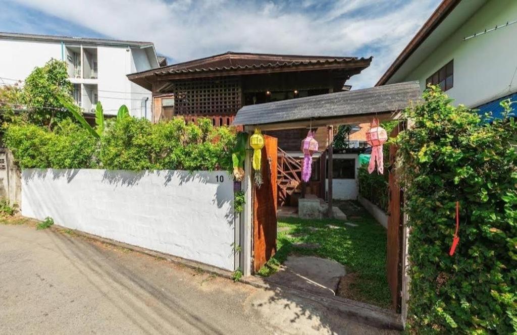 Nearthepark Backpack House Hostel Чиангмай Екстериор снимка