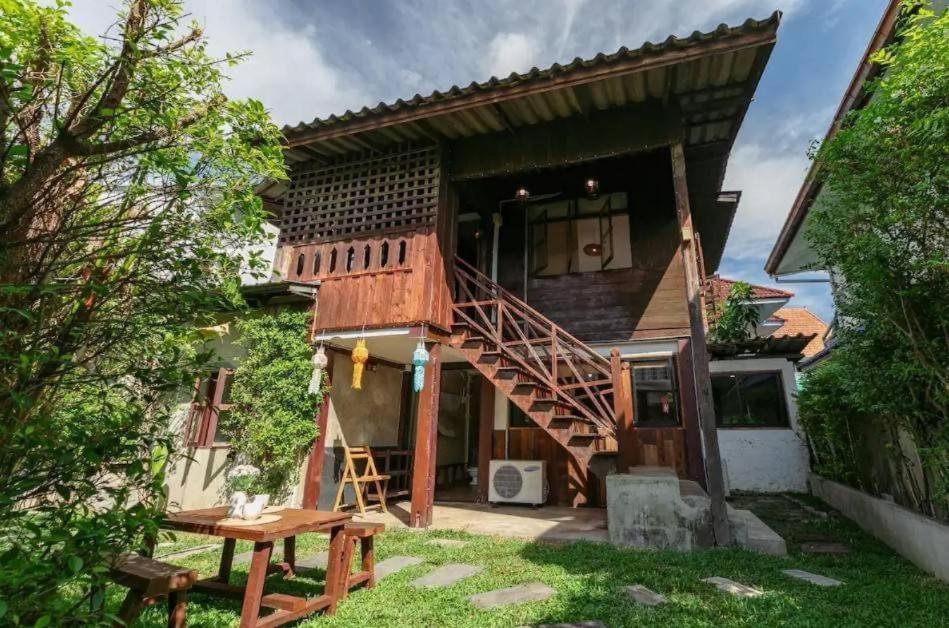 Nearthepark Backpack House Hostel Чиангмай Екстериор снимка